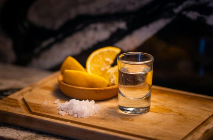 Air Garam dan Lemon Masih Jadi Obat Andalan Internet, Memangnya Efektif?