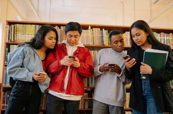 Budaya Instan dalam Era Digital yang Diam-Diam Membentuk Kita