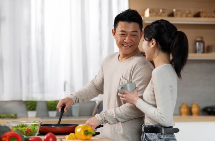 Bukan Tidak Peduli, Banyak Laki-Laki Menunjukkan Sayang Lewat Tindakan, Bukan Kata-Kata