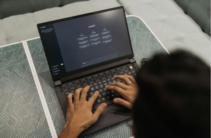 Internet Mengajarkan Pengetahuan, Pengalaman Mengajarkan Kebijaksanaan, Anda Pilih yang Mana?