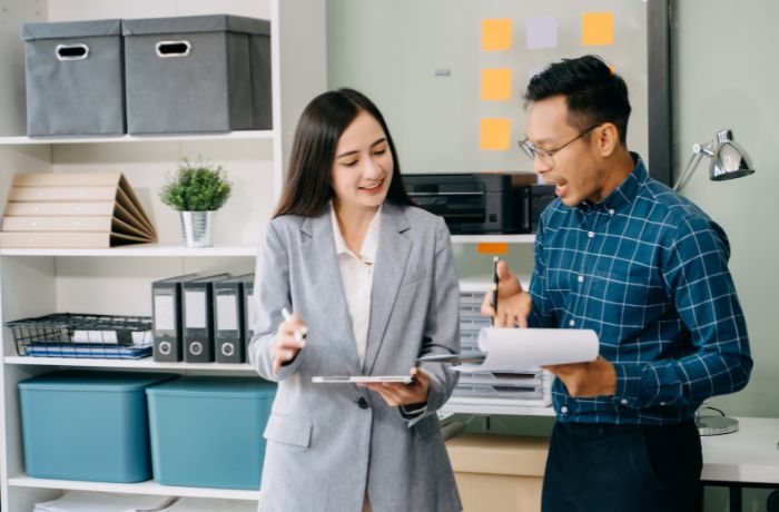 Kenapa Kita Sering Menjelaskan Lebih Panjang Justru ketika Merasa Tidak Dipercaya?