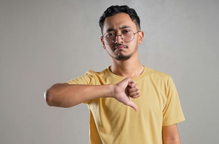 Kita Cepat Mempercayai Kritik, Tapi Sering Meragukan Pujian, Kenapa?