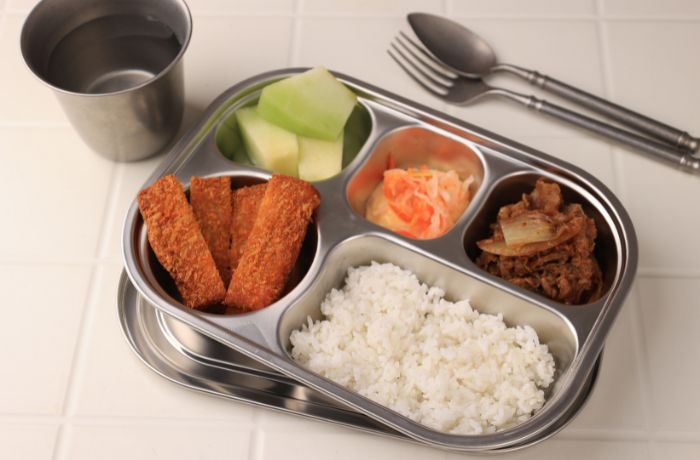Makan Bergizi Gratis: Saat Niat Baik Bertemu Kenyataan Rumit