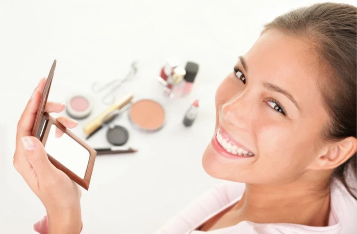 Makeup Minimalis: Gaya Ringan yang Justru Membuat Penampilan Lebih Hidup