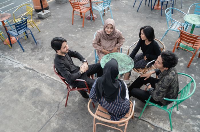 Semakin Dewasa, Kok Rasanya Semakin Sulit Punya Sahabat Baru?